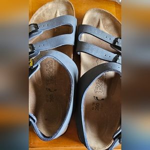 Birkenstocks Birki's 3 strp. Black.Size 40(womens9/9.5 mens7/7.5) Worn once.